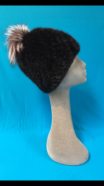 Knit ranch mink hat with silver fox pom-pom - Click Image to Close